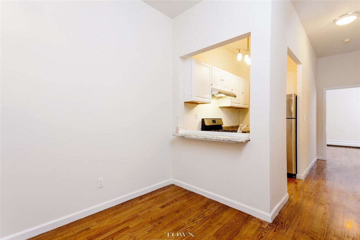 Building Photo - 29 E 129th St