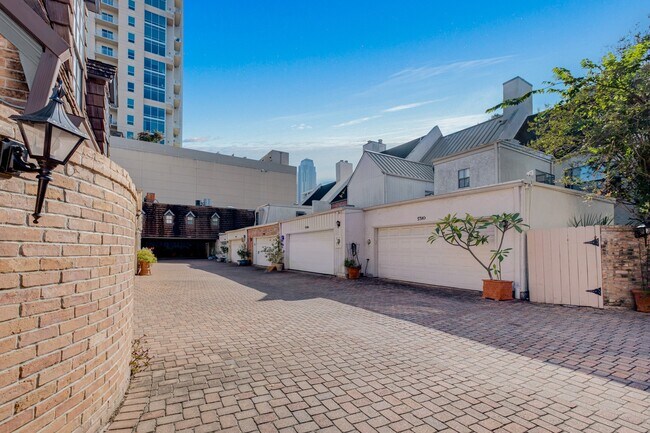 Foto del edificio - 5304 Brownway St
