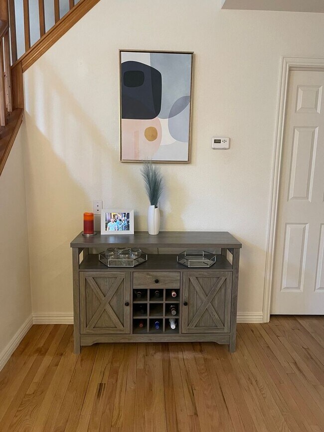 Building Photo - Charming 2BR/2.5Bath Townhome in Lowry!
