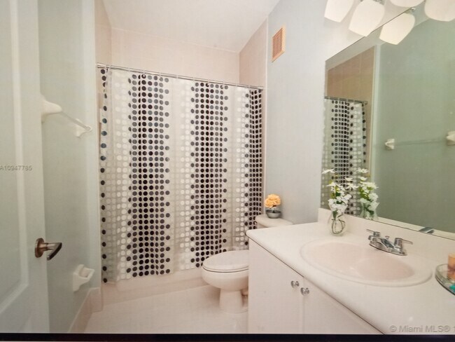 Foto del edificio - 17800 NW 73rd Ave