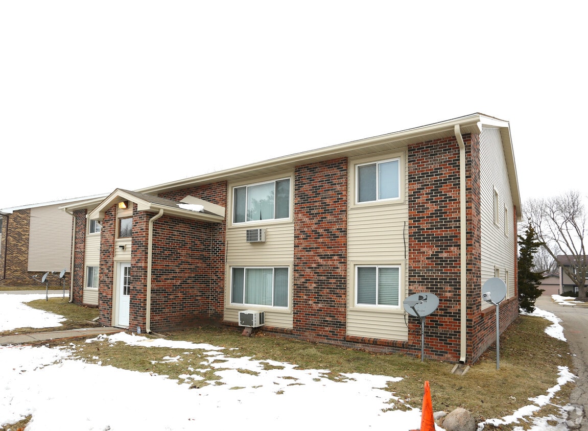 608 NE 4th St, Grimes, IA 50111 Apartments in Grimes, IA