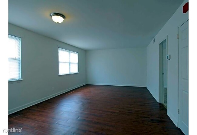 Building Photo - 6601 Woods Pkwy