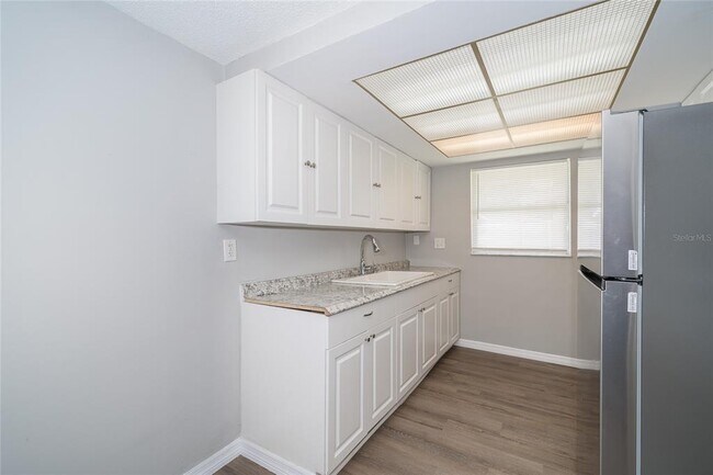 Foto del edificio - 7911 Foxwood Dr