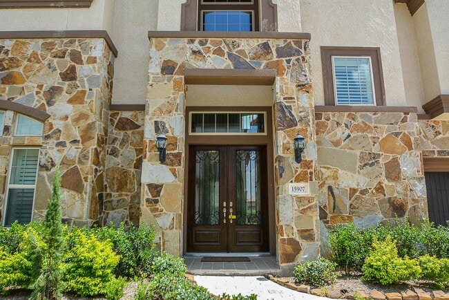 Building Photo - 15907 Court St