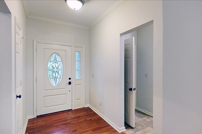 Building Photo - Charming 3 Bedroom Nashville Home with Pristine Hardwood Floors & 3 Full Baths!