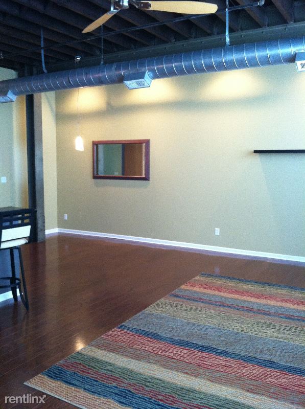 Foto del edificio - 100 S Huron St