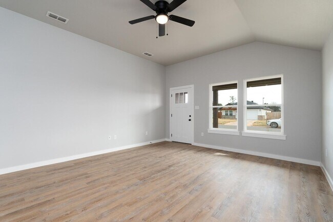 Foto del edificio - Move-In Ready Gem with No Application Fee!