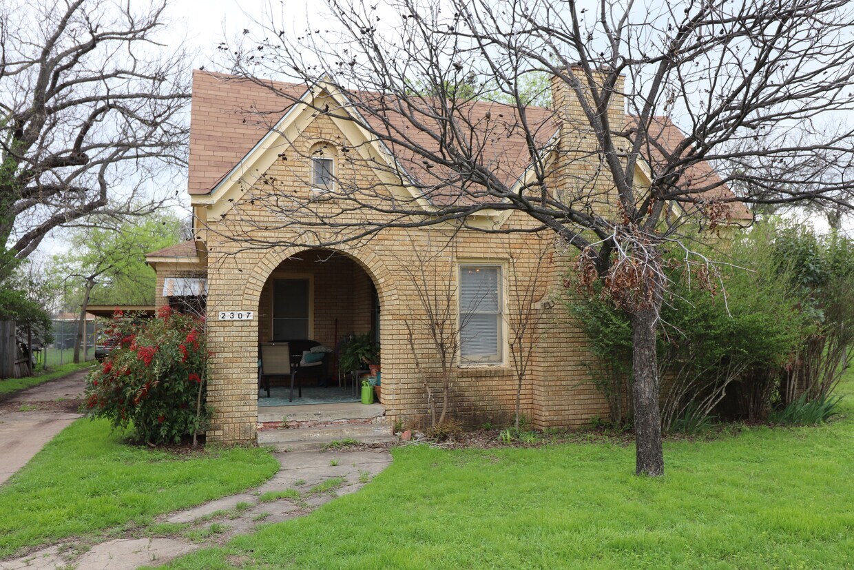 Building Photo - 2307 Austin Ave