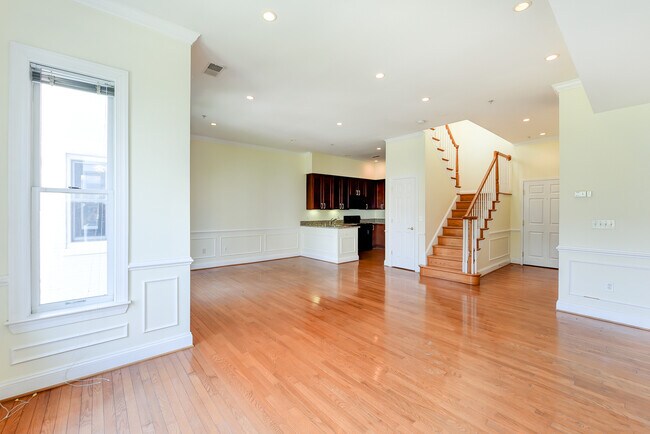 Foto del edificio - 1229 12th Street NW, Unit 203