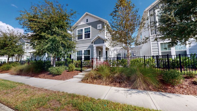 Building Photo - Stunning 3 bedroom, 2.5 bathroom home in t...