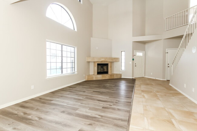 Building Photo - 18039 N 12th Pl