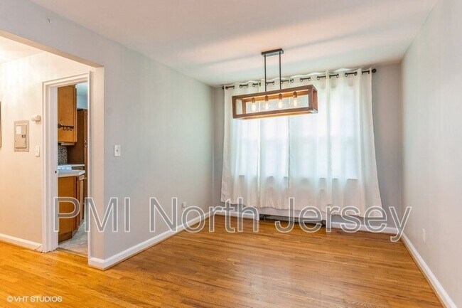 Building Photo - 24 Hutton Ave #48