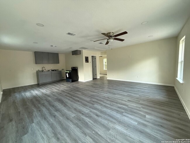 Building Photo - 1927 W Mayfield Blvd