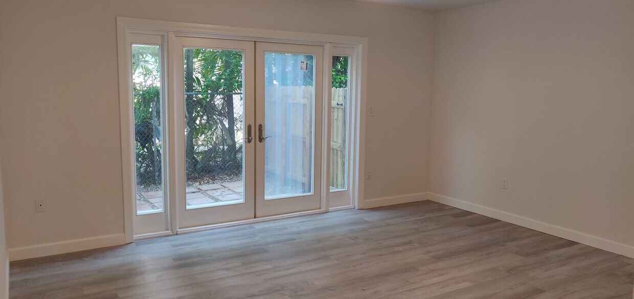 Foto principal - 11610 N Bayshore Dr