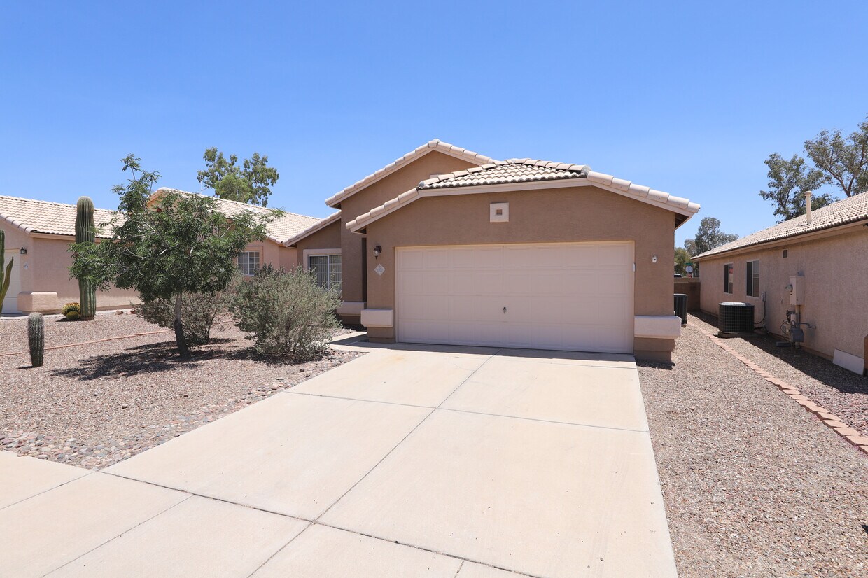 Foto principal - 8070 N Wild Aster Way