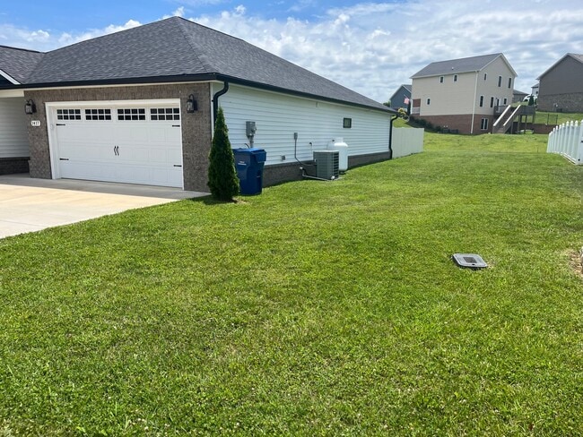 Building Photo - 1417 Lemongrass Dr