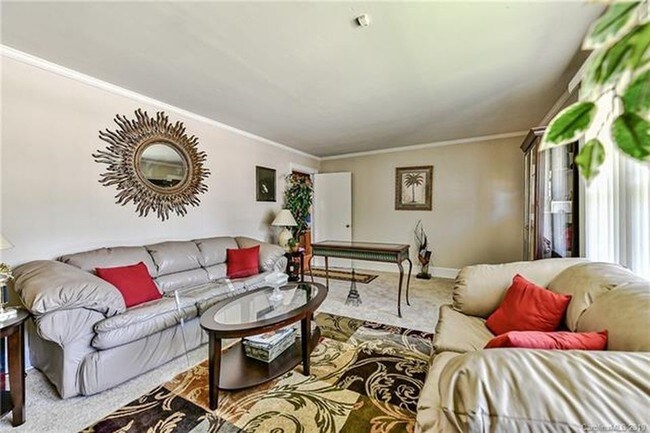 Building Photo - Charming Ranch Style Home