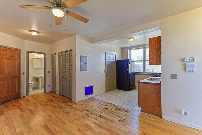 Foto del edificio - 4024 W Division St