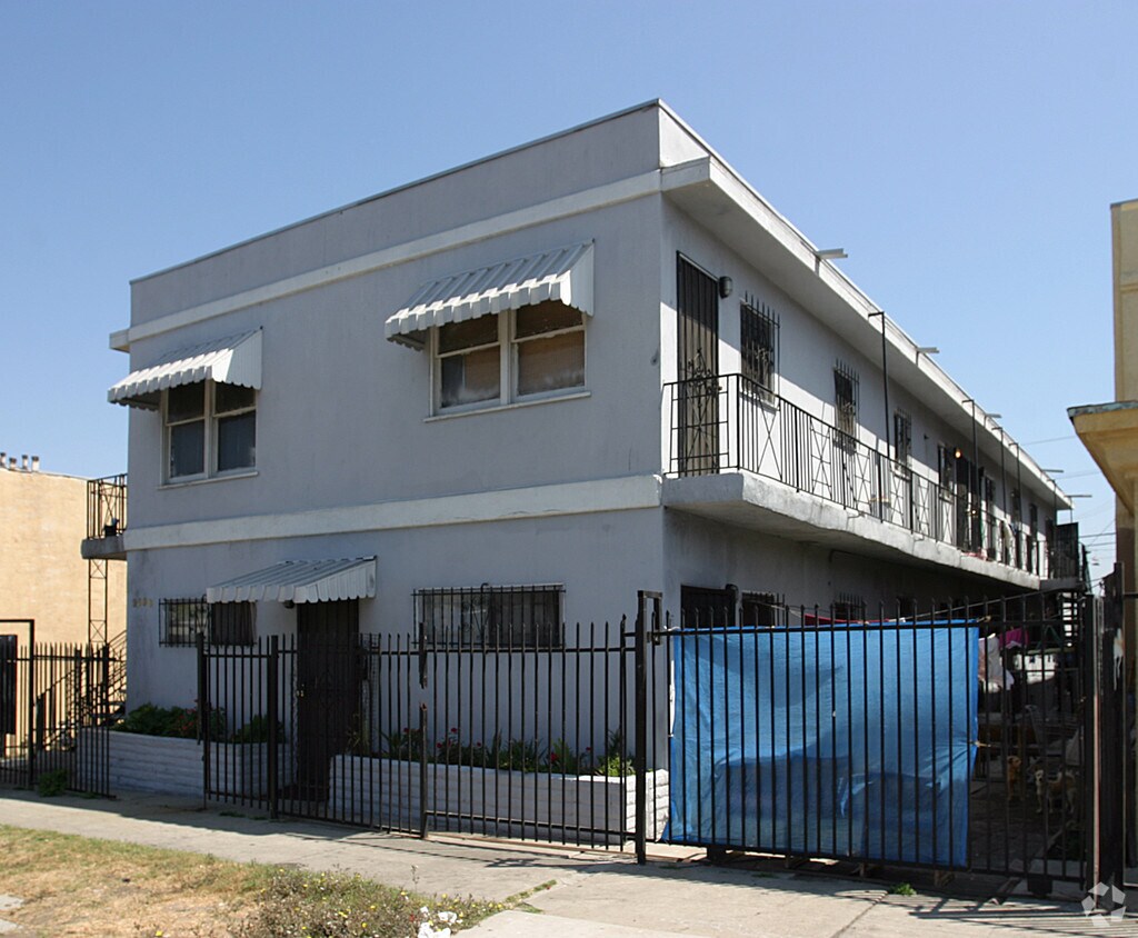 Building Photo - 9508 S Western Ave