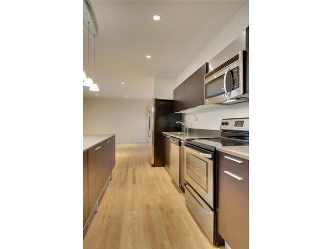 Foto del edificio - 3104 W Lake St