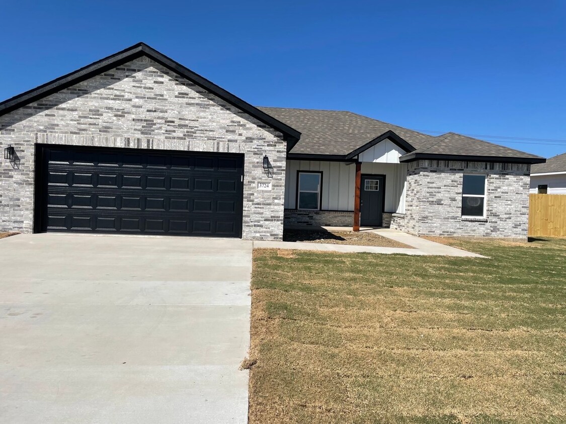 Primary Photo - Brand New 3 BR/2 BA Home in Corsicana!