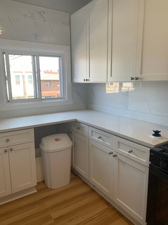 Building Photo - 316 Meyran Ave