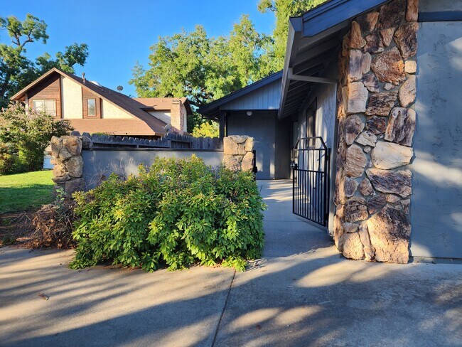 Foto del edificio - 3027 Monticello Ln