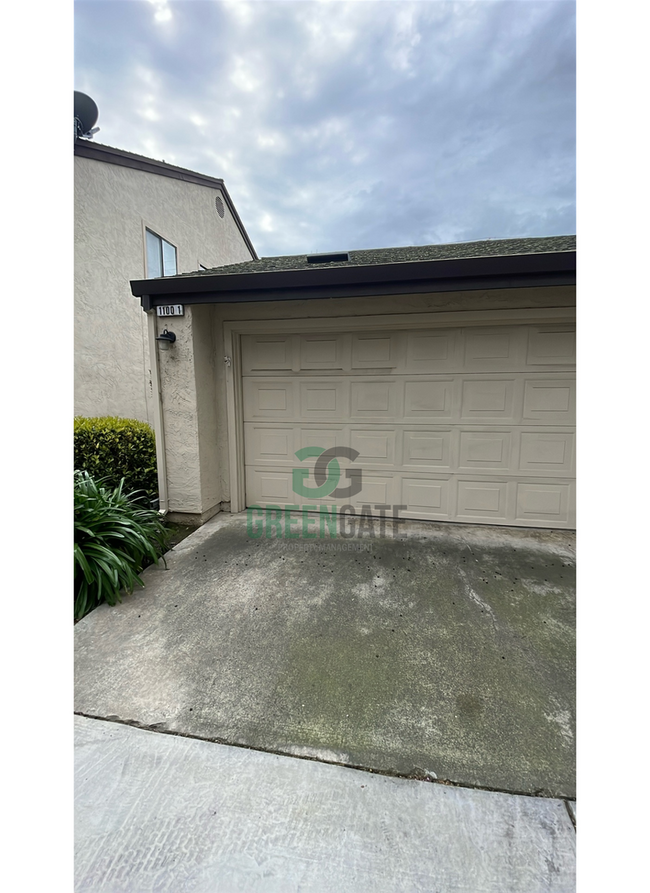 Building Photo - Gate Community 2 Bedroom Condo Availabilit...