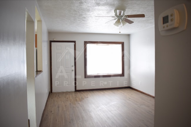 Building Photo - 489 Southward Dr