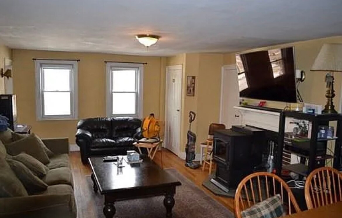 Foto del edificio - 384 Walpole St