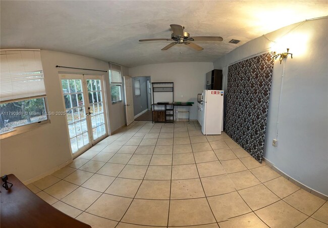 Foto del edificio - 16901 NW 51st Pl