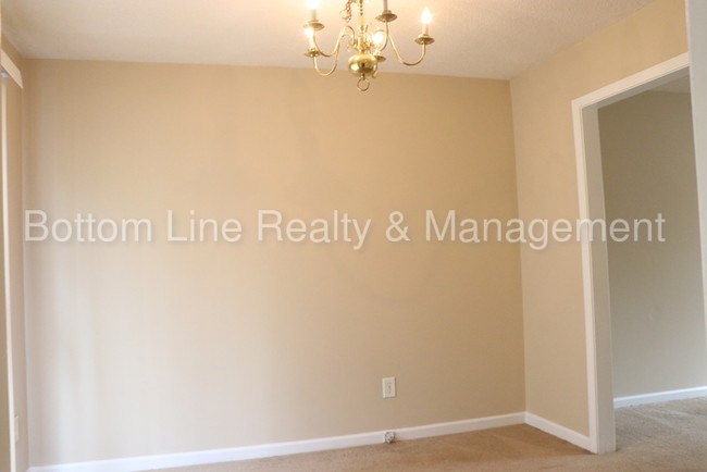 Building Photo - Large Family Home Now Available!