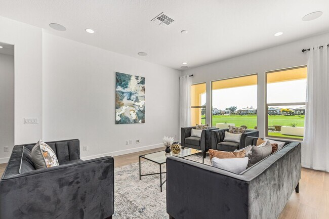 Foto del edificio - Luxury Rental in Queen Creek - Try Before You Buy