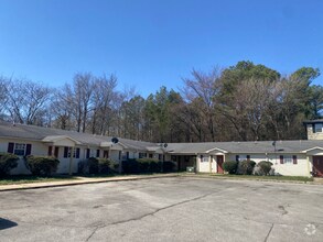 Building Photo - 3901 Lindbergh Dr