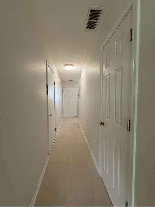 Foto del edificio - West Lafayette - Large 3 Bedroom 2 Bath Duplex