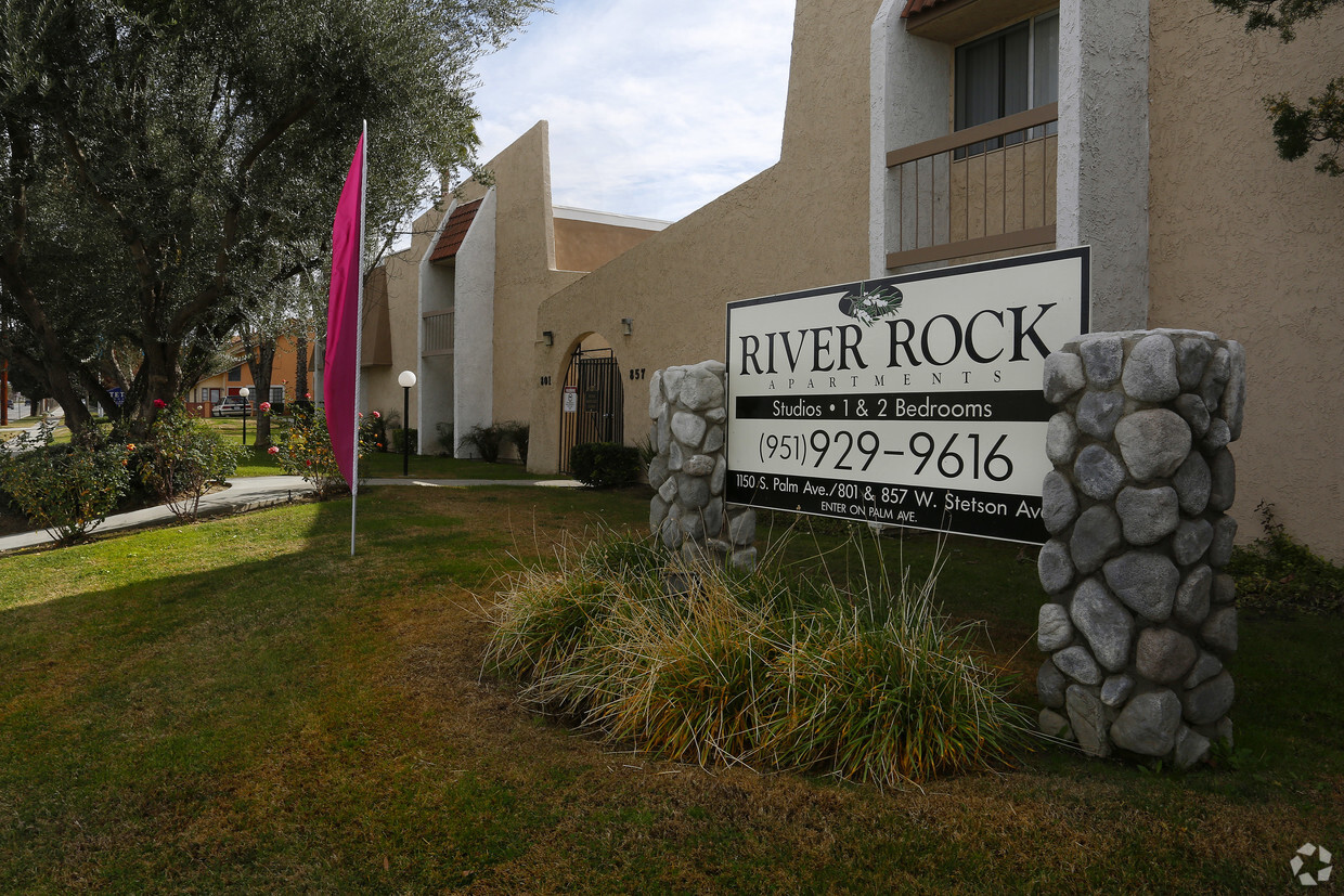 Foto del edificio - River Rock Apts