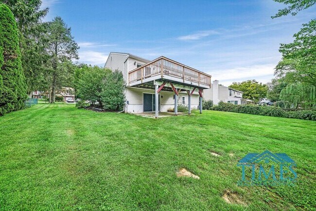 Building Photo - 3202 Sylvan Dr