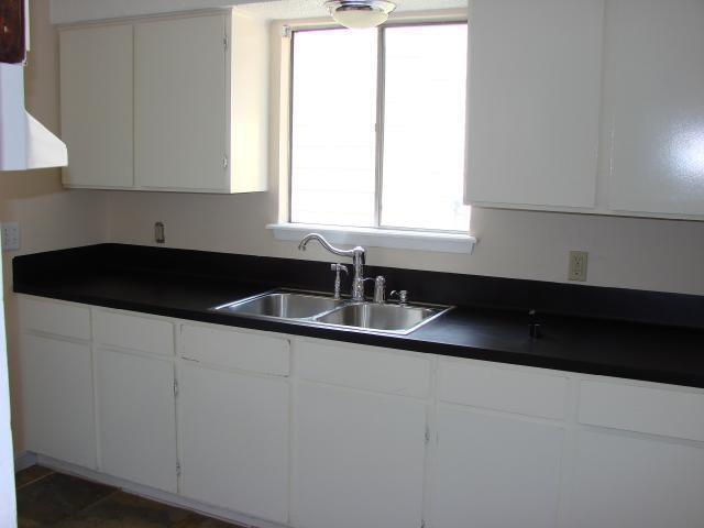 Building Photo - 9412 N Creek Dr