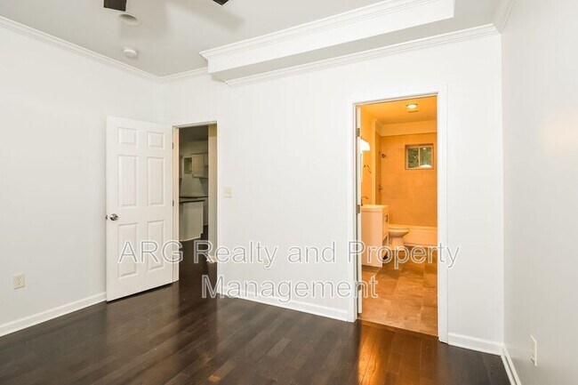 Building Photo - 1354 Graymont Dr SW