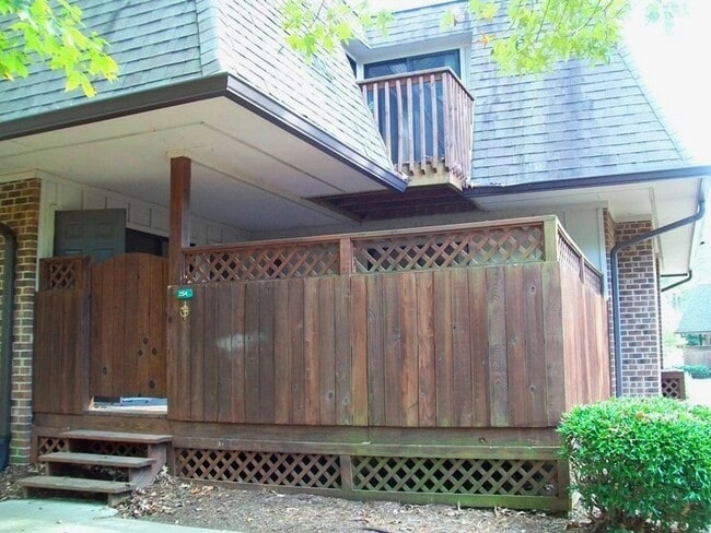 Spacious 3 bedroom in Finley Forest offers convenient location and neighborhood amenities - Spacious 3 bedroom in Finley Forest offers convenient location and neighborhood amenities House
