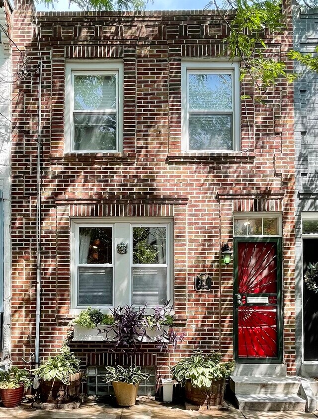 Beautiful Brick Front - 2141 Saint Albans St