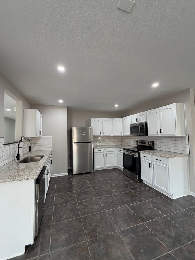 Building Photo - Beautifully Renovated 5-Bedroom Home in Highly Desired Steele Creek!