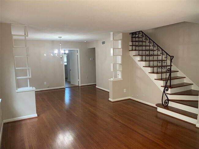 Building Photo - 2320 Watts St