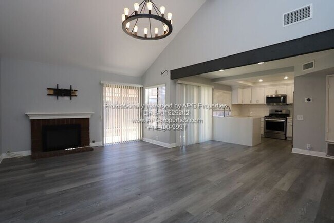 Building Photo - Well Appointed 2 Bedroom / 1.5 Bathroom co...