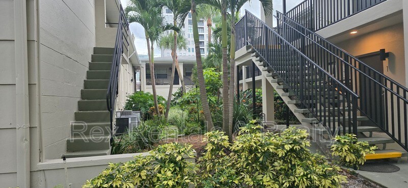 Foto principal - 224 6th Ave N