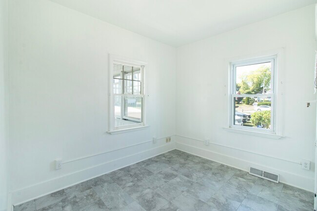 Building Photo - 38 Mohican Rd