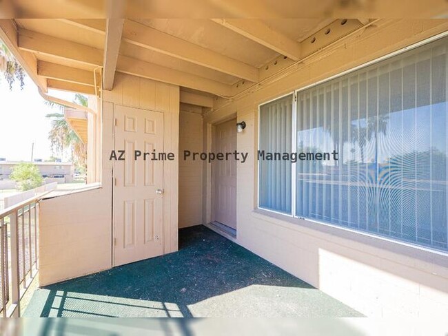 Photo - 2411 W Hazelwood St Apartment