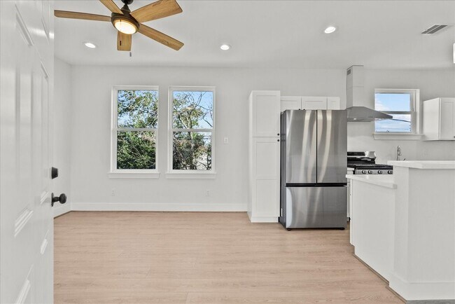 Foto del edificio - 1910 Bayou Shore Dr