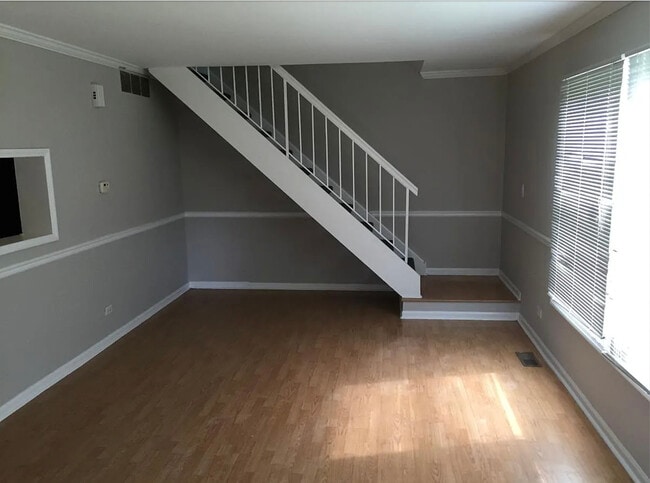 Building Photo - 206 Sunset Ct