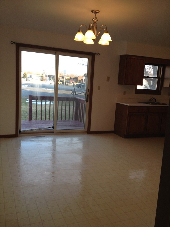 Building Photo - 42 Oak Ct